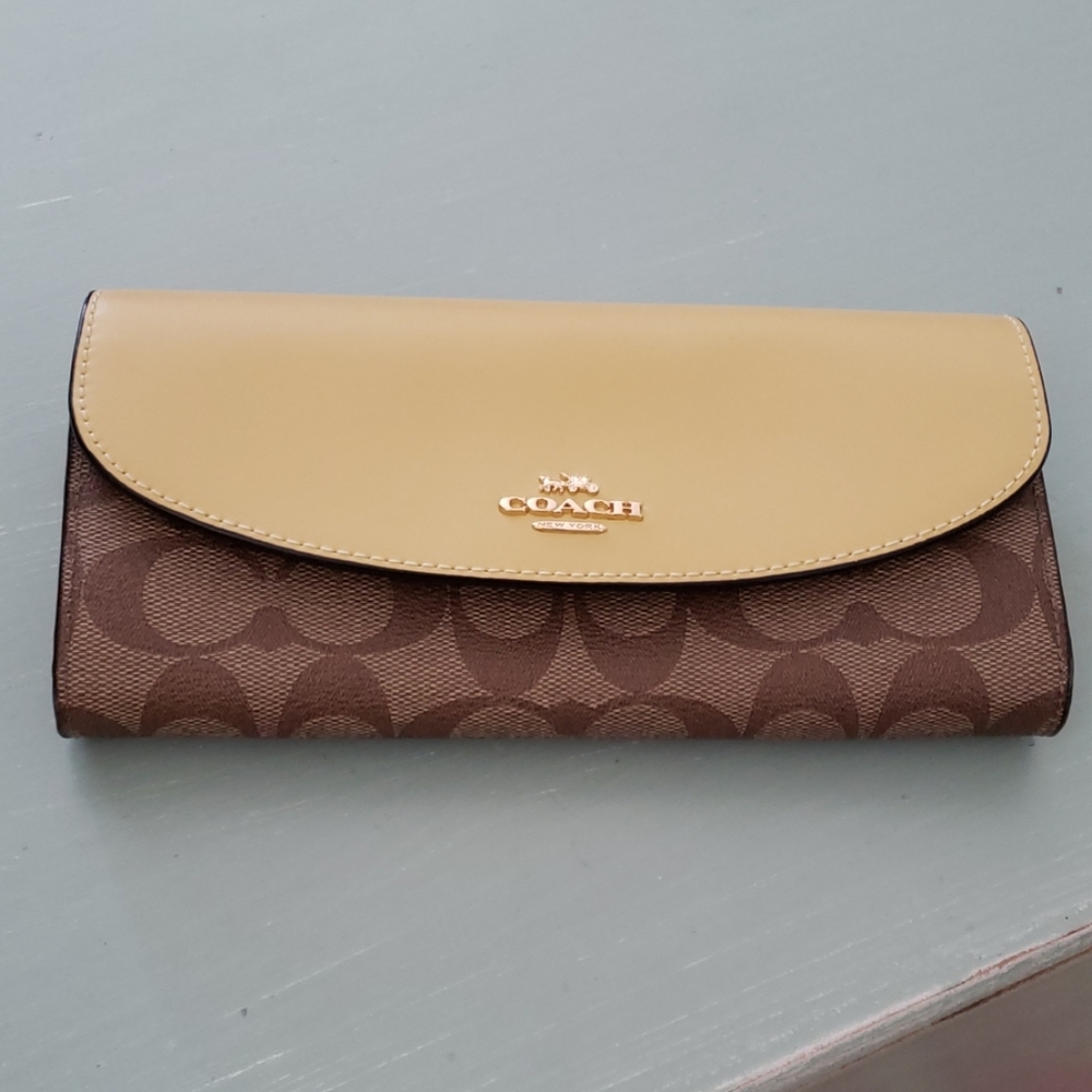 LIKE NEW Coach Wallet
